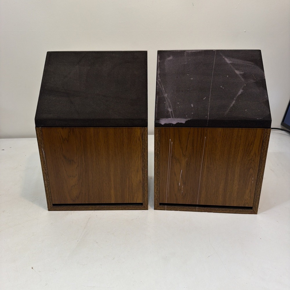Vintage Bose 2.2 Wood grain Bookshelf speakers Left And Right